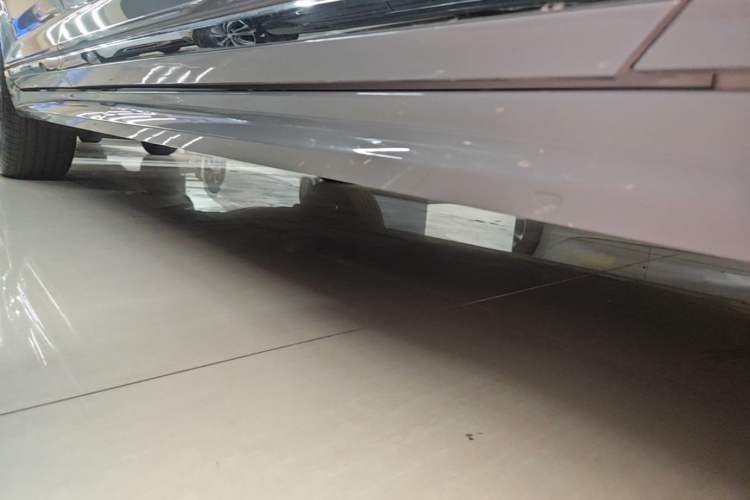 Used Volkswagen Magotan 2023 2 Million Units Commemorative Edition 330TSI DSG Luxury Version Right Side Sill