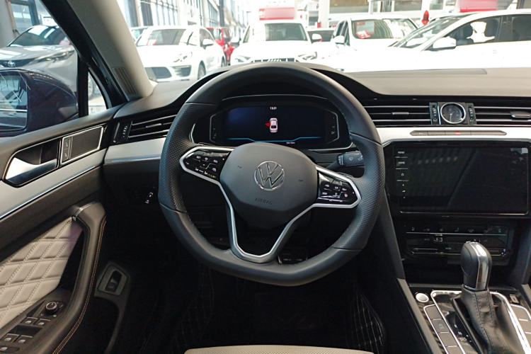 Used Volkswagen Magotan 2023 2 Million Units Commemorative Edition 330TSI DSG Luxury Version Steering Wheel