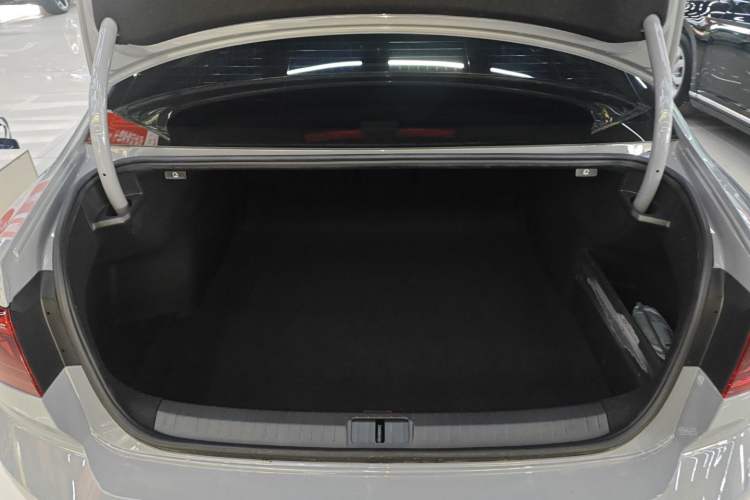 Used Volkswagen Magotan 2023 2 Million Units Commemorative Edition 330TSI DSG Luxury Version Trunk