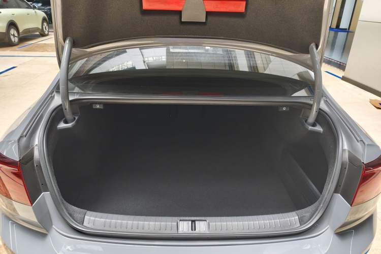 Used Volkswagen Magotan 2023 2 Million Units Commemorative Edition 330TSI DSG Luxury Version Trunk