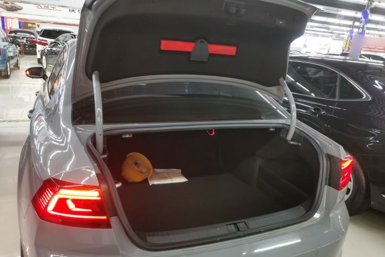 Used Volkswagen Magotan 2023 2 Million Units Commemorative Edition 330TSI DSG Luxury Version Trunk