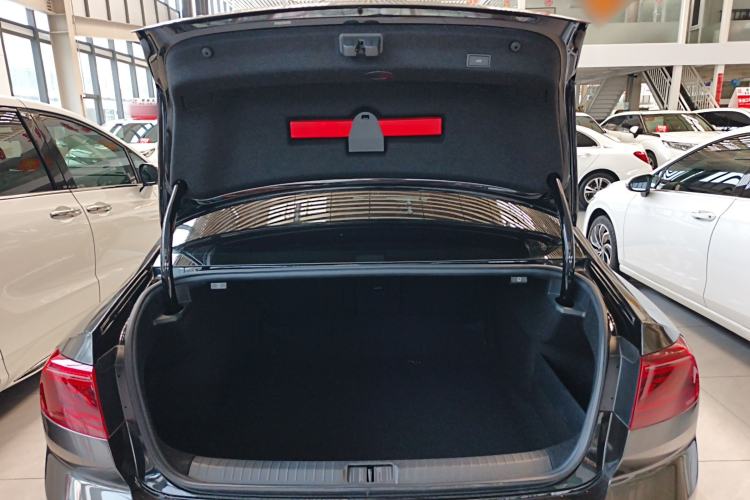 Used Volkswagen Magotan 2023 2 Million Units Commemorative Edition 330TSI DSG Luxury Version Trunk