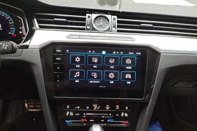Used Volkswagen Magotan 2023 2 Million Units Commemorative Edition 330TSI DSG Luxury Version Audio And AC Panel