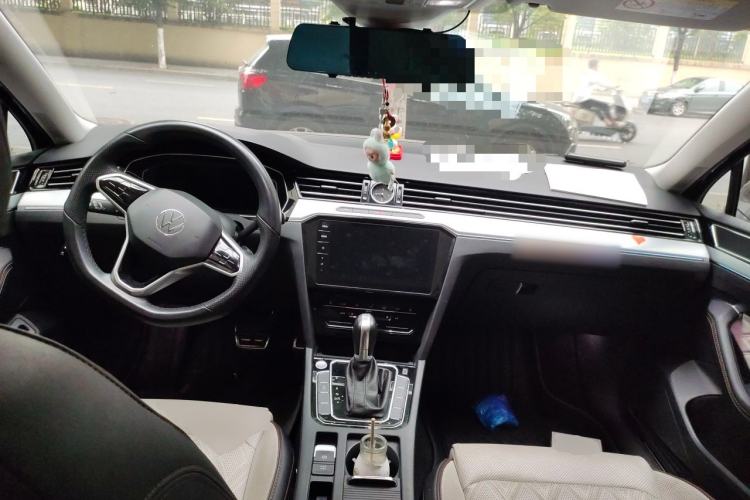 Used Volkswagen Magotan 2023 2 Million Units Commemorative Edition 330TSI DSG Luxury Version Center Console