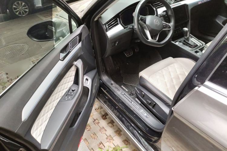 Used Volkswagen Magotan 2023 2 Million Units Commemorative Edition 330TSI DSG Luxury Version Driver Seat