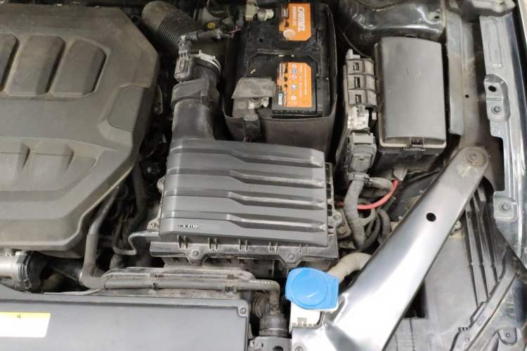 Used Volkswagen Magotan 2023 2 Million Units Commemorative Edition 330TSI DSG Luxury Version Engine Bay Left