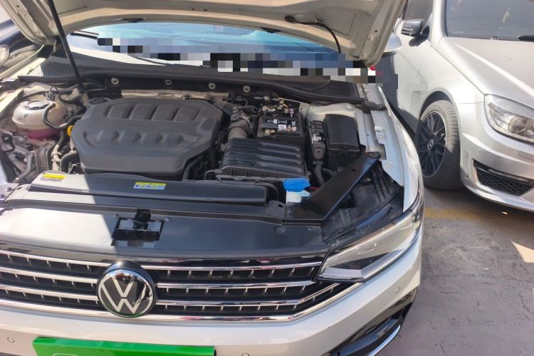 Used Volkswagen Magotan 2023 2 Million Units Commemorative Edition 330TSI DSG Luxury Version Engine Bay Left