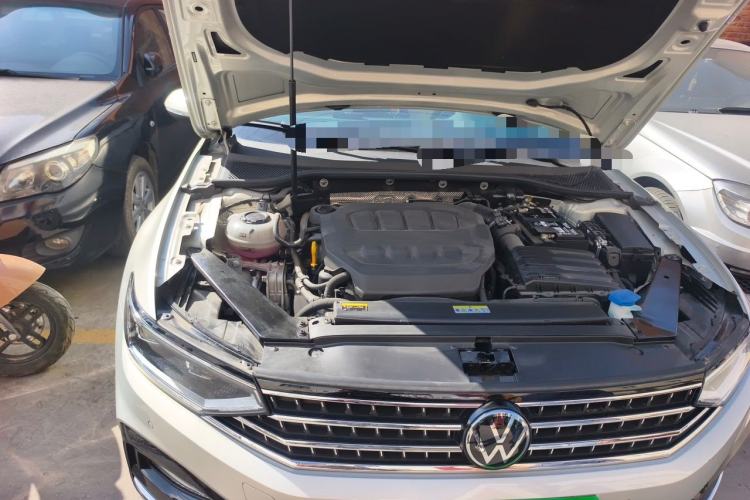Used Volkswagen Magotan 2023 2 Million Units Commemorative Edition 330TSI DSG Luxury Version Engine Bay Right