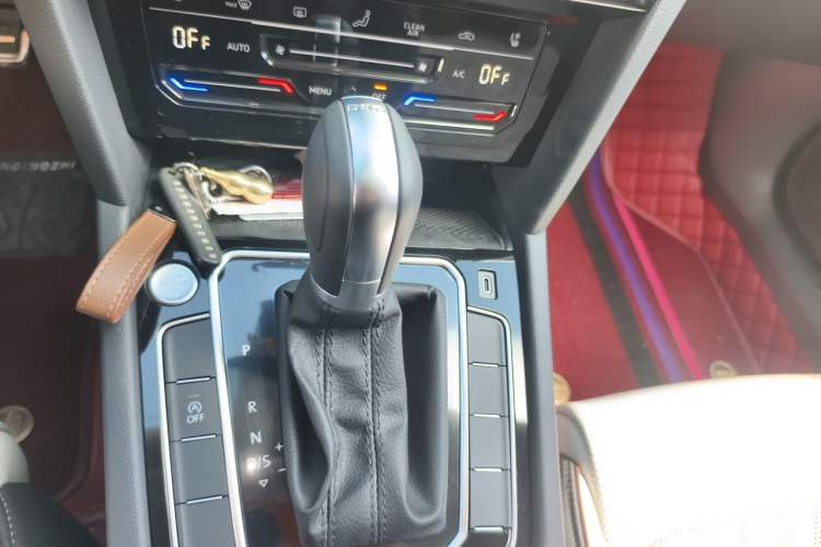 Used Volkswagen Magotan 2023 2 Million Units Commemorative Edition 330TSI DSG Luxury Version Gear Lever