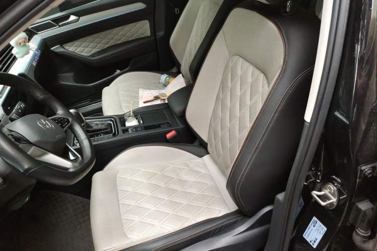 Used Volkswagen Magotan 2023 2 Million Units Commemorative Edition 330TSI DSG Luxury Version Left Front Seat