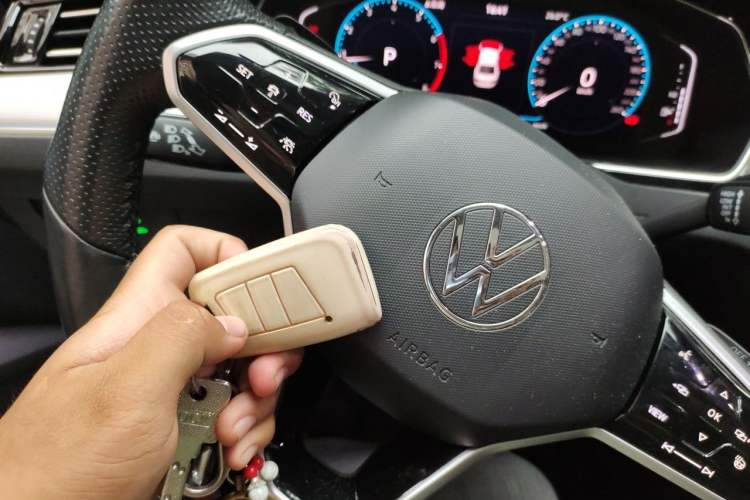 Used Volkswagen Magotan 2023 2 Million Units Commemorative Edition 330TSI DSG Luxury Version Vehicle Key