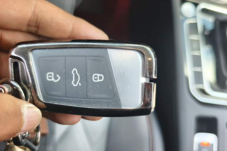 Used Volkswagen Magotan 2023 2 Million Units Commemorative Edition 330TSI DSG Luxury Version Vehicle Key