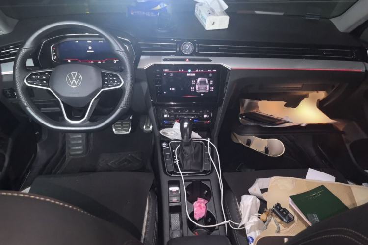 Used Volkswagen Magotan 2023 2 Million Units Commemorative Edition 330TSI DSG Luxury Version Center Console