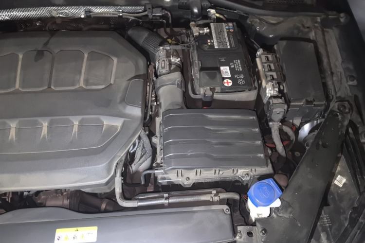 Used Volkswagen Magotan 2023 2 Million Units Commemorative Edition 330TSI DSG Luxury Version Engine Bay Left