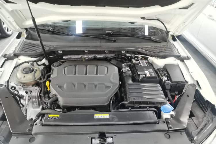 Used Volkswagen Magotan 2023 2 Million Units Commemorative Edition 330TSI DSG Luxury Version Engine Bay