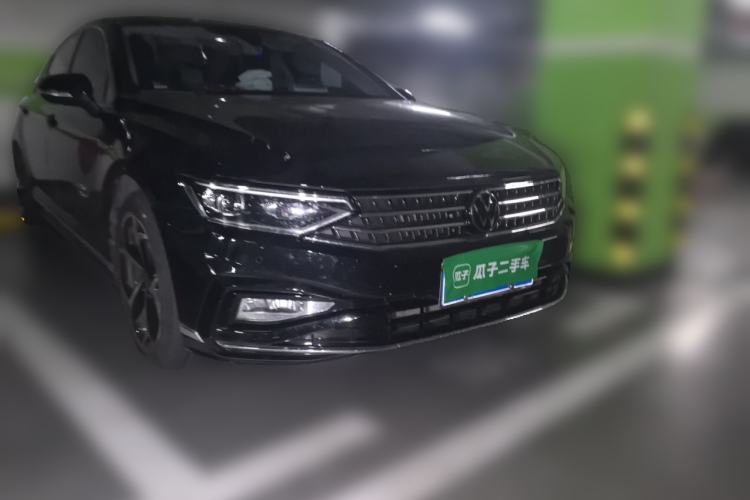 Used Volkswagen Magotan 2023 2 Million Units Commemorative Edition 330TSI DSG Luxury Version Front Right 45 Deg