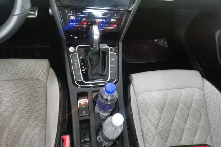 Used Volkswagen Magotan 2023 2 Million Units Commemorative Edition 330TSI DSG Luxury Version Gear Lever