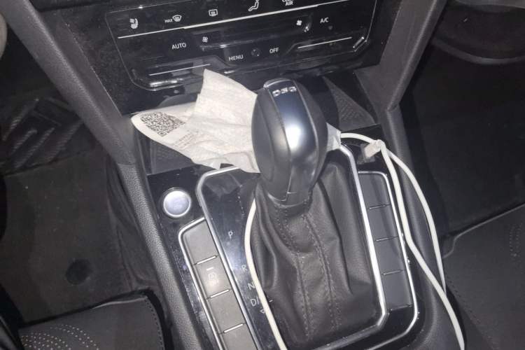 Used Volkswagen Magotan 2023 2 Million Units Commemorative Edition 330TSI DSG Luxury Version Gear Lever