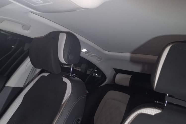 Used Volkswagen Magotan 2023 2 Million Units Commemorative Edition 330TSI DSG Luxury Version Headliner