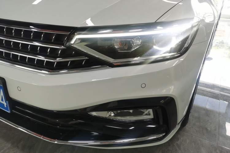 Used Volkswagen Magotan 2023 2 Million Units Commemorative Edition 330TSI DSG Luxury Version Left Front Headlight