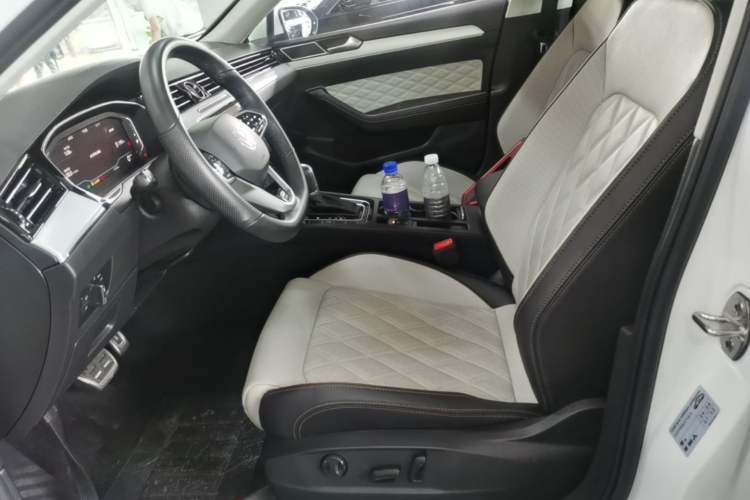 Used Volkswagen Magotan 2023 2 Million Units Commemorative Edition 330TSI DSG Luxury Version Left Front Seat