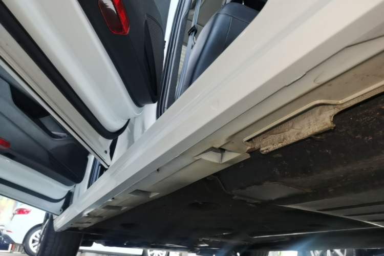 Used Volkswagen Magotan 2023 2 Million Units Commemorative Edition 330TSI DSG Luxury Version Left Side Sill