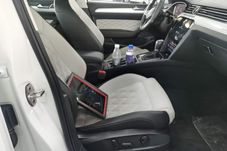 Used Volkswagen Magotan 2023 2 Million Units Commemorative Edition 330TSI DSG Luxury Version Right Front Seat
