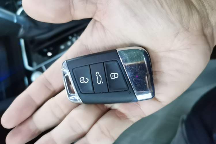 Used Volkswagen Magotan 2023 2 Million Units Commemorative Edition 330TSI DSG Luxury Version Vehicle Key