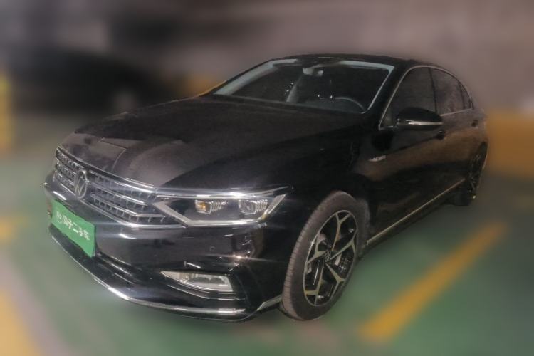 Volkswagen Magotan 2024 2 Million Units Zhongxiang Version 330TSI DSG Luxury Edition