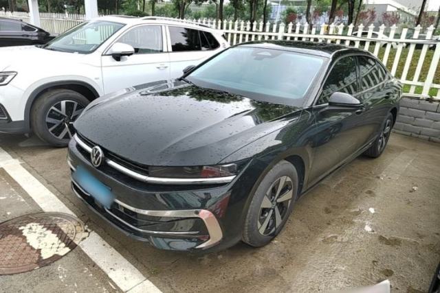 Volkswagen Magotan 2024 300TSI DSG Prestige Edition—A Real Eye-Catcher مستعملة
