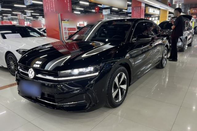 Used Volkswagen Magotan 2024 300TSI DSG Prestige Edition—A Real Eye-Catcher