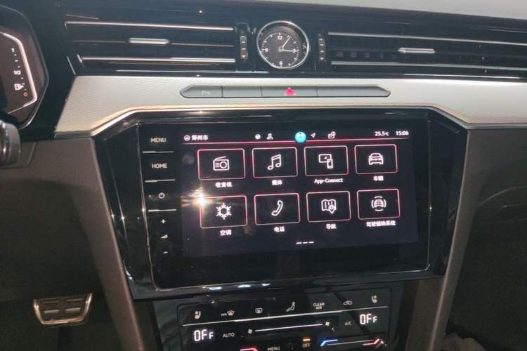 Used Volkswagen Magotan 2024 2 Million Units Zhongxiang Version 330TSI DSG Luxury Edition Audio And AC Panel