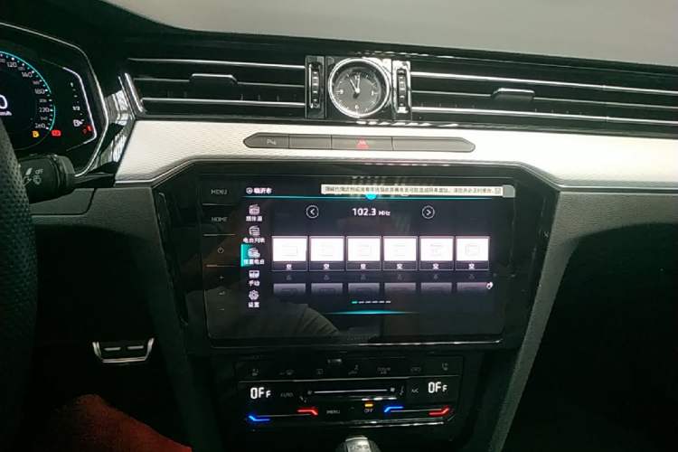 Used Volkswagen Magotan 2024 2 Million Units Zhongxiang Version 330TSI DSG Luxury Edition Audio And AC Panel