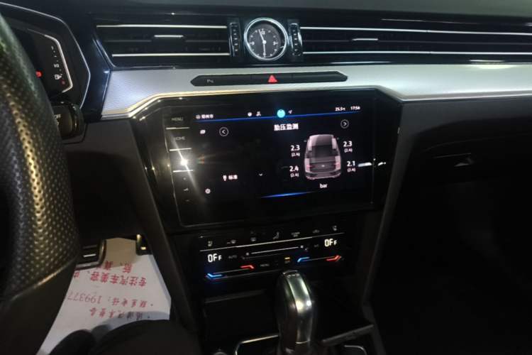 Used Volkswagen Magotan 2024 2 Million Units Zhongxiang Version 330TSI DSG Luxury Edition Audio And AC Panel