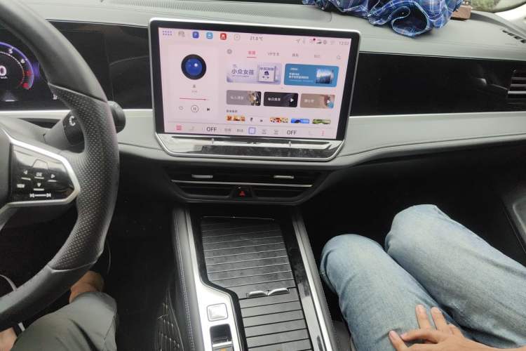 Used Volkswagen Magotan 2024 300TSI DSG Prestige Edition—A Real Eye-Catcher Audio And AC Panel