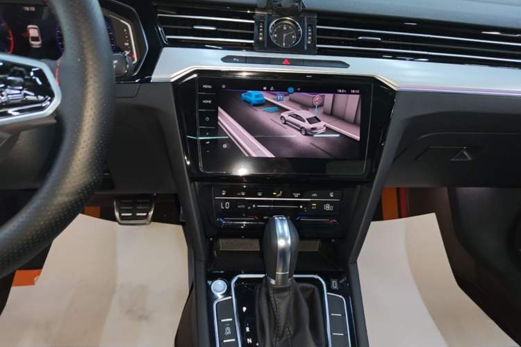 Used Volkswagen Magotan 2024 2 Million Units Zhongxiang Version 330TSI DSG Luxury Edition Audio And AC Panel