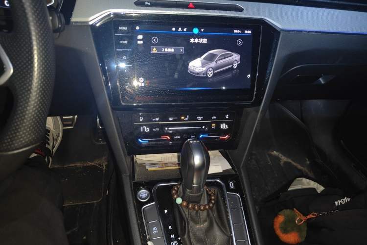Used Volkswagen Magotan 2024 2 Million Units Zhongxiang Version 330TSI DSG Luxury Edition Audio And AC Panel