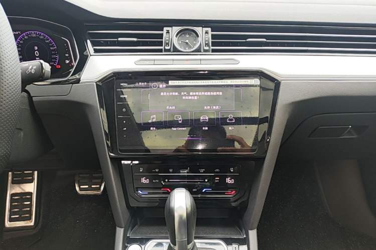 Used Volkswagen Magotan 2024 2 Million Units Zhongxiang Version 330TSI DSG Luxury Edition Audio And AC Panel