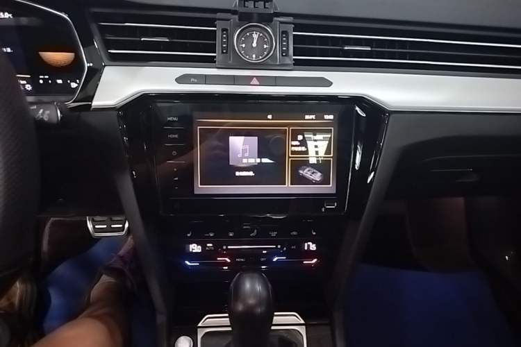 Used Volkswagen Magotan 2024 2 Million Units of Zhongxiang Version 280TSI DSG Comfort Edition Audio And AC Panel