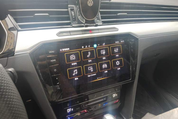 Used Volkswagen Magotan 2024 2 Million Units Zhongxiang Version 330TSI DSG Luxury Edition Audio And AC Panel