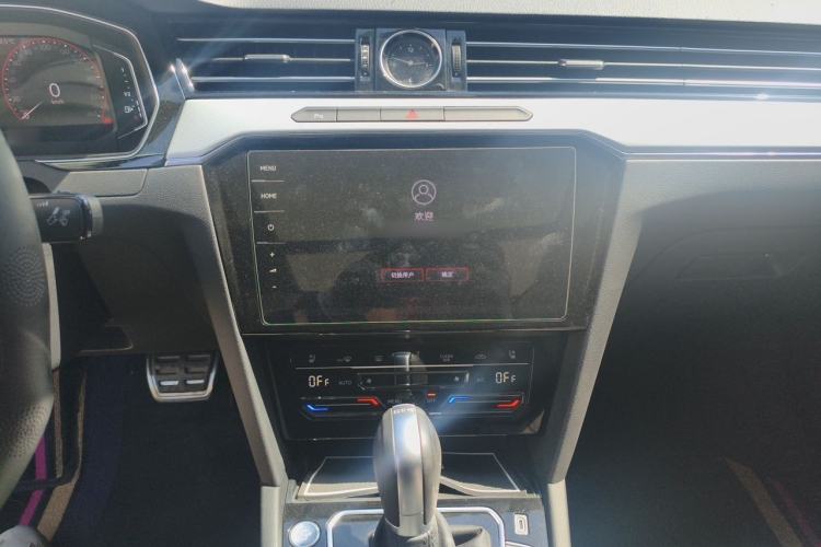 Used Volkswagen Magotan 2024 2 Million Units Zhongxiang Version 330TSI DSG Luxury Edition Audio And AC Panel