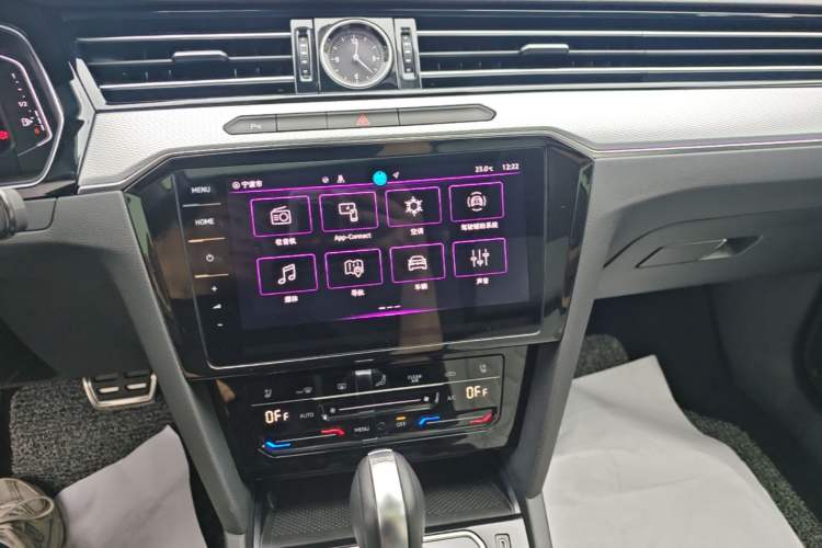 Used Volkswagen Magotan 2024 2 Million Units Zhongxiang Version 330TSI DSG Luxury Edition Audio And AC Panel