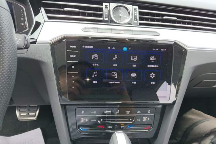 Used Volkswagen Magotan 2024 2 Million Units Zhongxiang Version 330TSI DSG Luxury Edition Audio And AC Panel