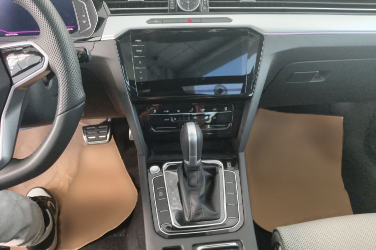 Used Volkswagen Magotan 2024 2 Million Units Zhongxiang Version 330TSI DSG Luxury Edition Audio And AC Panel