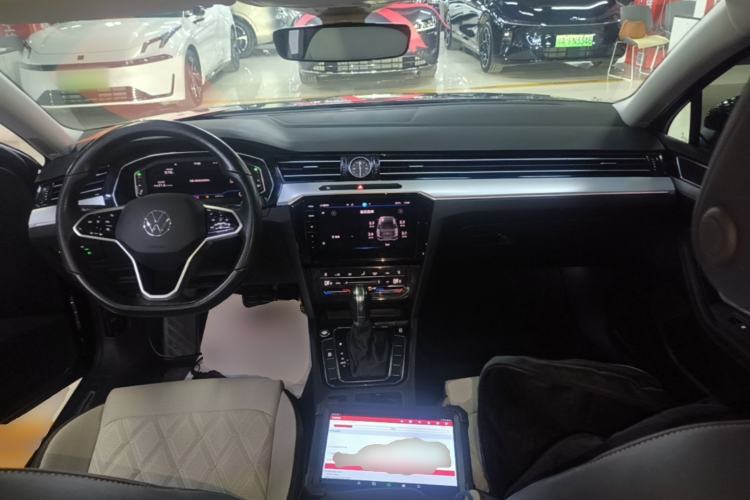 Used Volkswagen Magotan 2024 2 Million Units Zhongxiang Version 330TSI DSG Luxury Edition Center Console