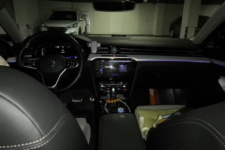 Used Volkswagen Magotan 2024 2 Million Units Zhongxiang Version 330TSI DSG Luxury Edition Center Console