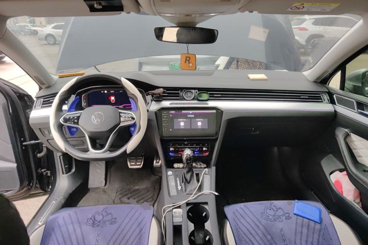 Used Volkswagen Magotan 2024 2 Million Units Zhongxiang Version 330TSI DSG Luxury Edition Center Console