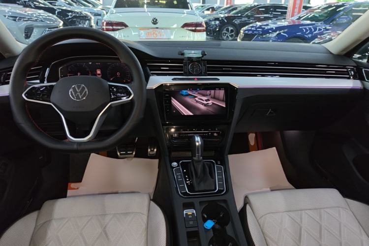 Used Volkswagen Magotan 2024 2 Million Units Zhongxiang Version 330TSI DSG Luxury Edition Center Console