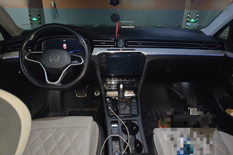 Used Volkswagen Magotan 2024 2 Million Units Zhongxiang Version 330TSI DSG Luxury Edition Center Console