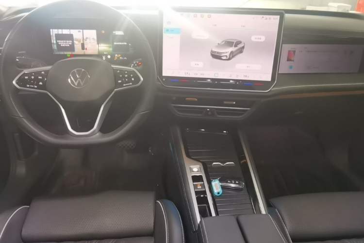Used Volkswagen Magotan 2024 380TSI DSG Ultimate Edition Center Console